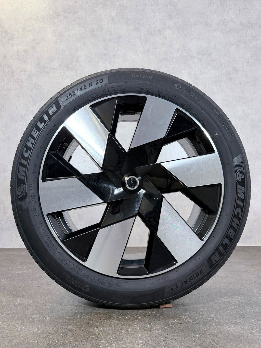 ORIGINAL 20 ZOLL VOLVO XC60 II DIAMOND CUT SOMMERREIFEN