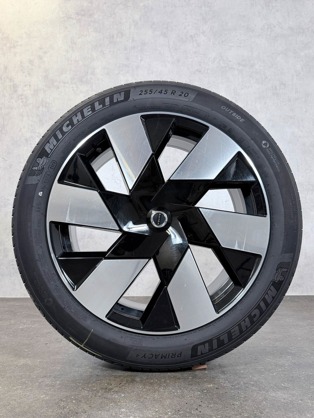 ORIGINAL 20 ZOLL VOLVO XC60 II DIAMOND CUT SOMMERREIFEN