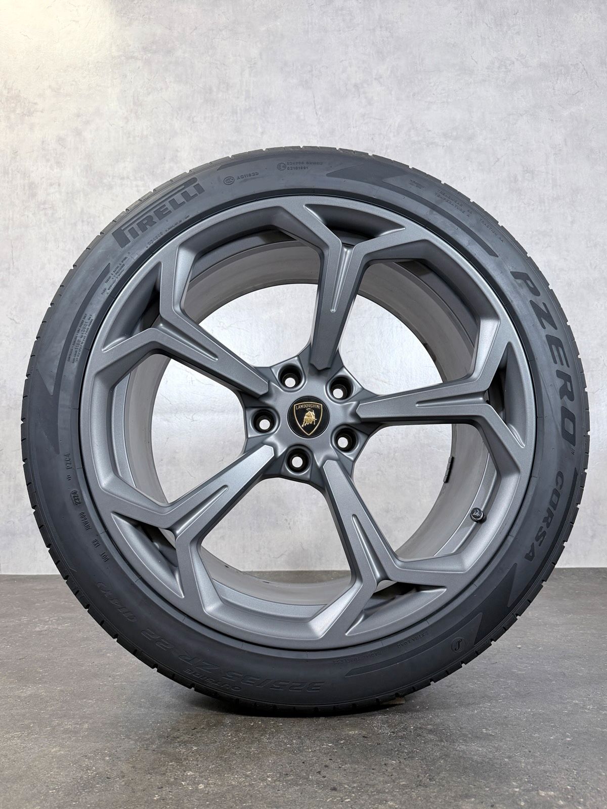 ORIGINAL 22 ZOLL LAMBORGHINI URUS SOMMERREIFEN 4ML601025M