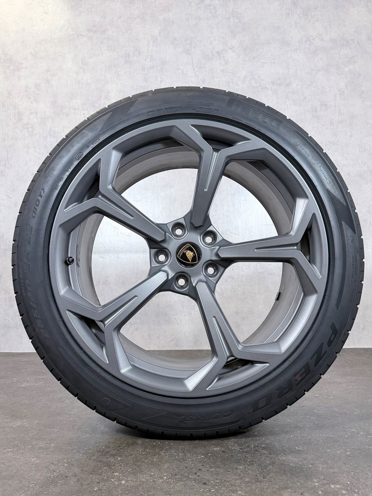 ORIGINAL 22 ZOLL LAMBORGHINI URUS SOMMERREIFEN 4ML601025M