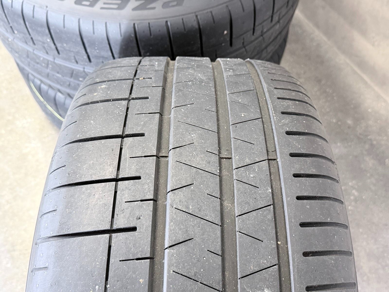 ORIGINAL 22 ZOLL LAMBORGHINI URUS SOMMERREIFEN 4ML601025M