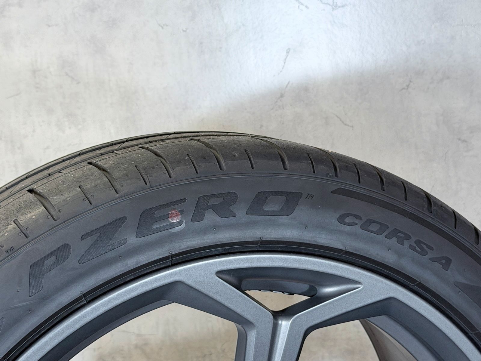 ORIGINAL 22 ZOLL LAMBORGHINI URUS SOMMERREIFEN 4ML601025M