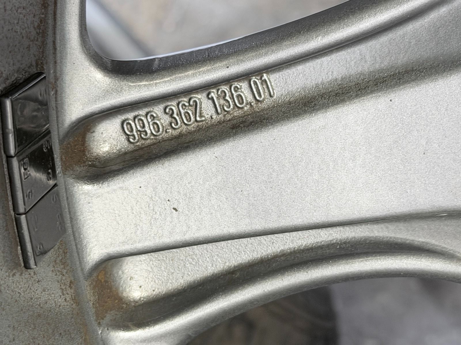 ORIGINAL 18 ZOLL PORSCHE 996 911 TURBO WINTERREIFEN GRAU