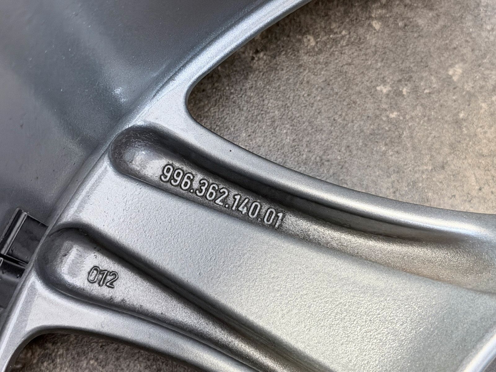 ORIGINAL 18 ZOLL PORSCHE 996 911 TURBO WINTERREIFEN GRAU