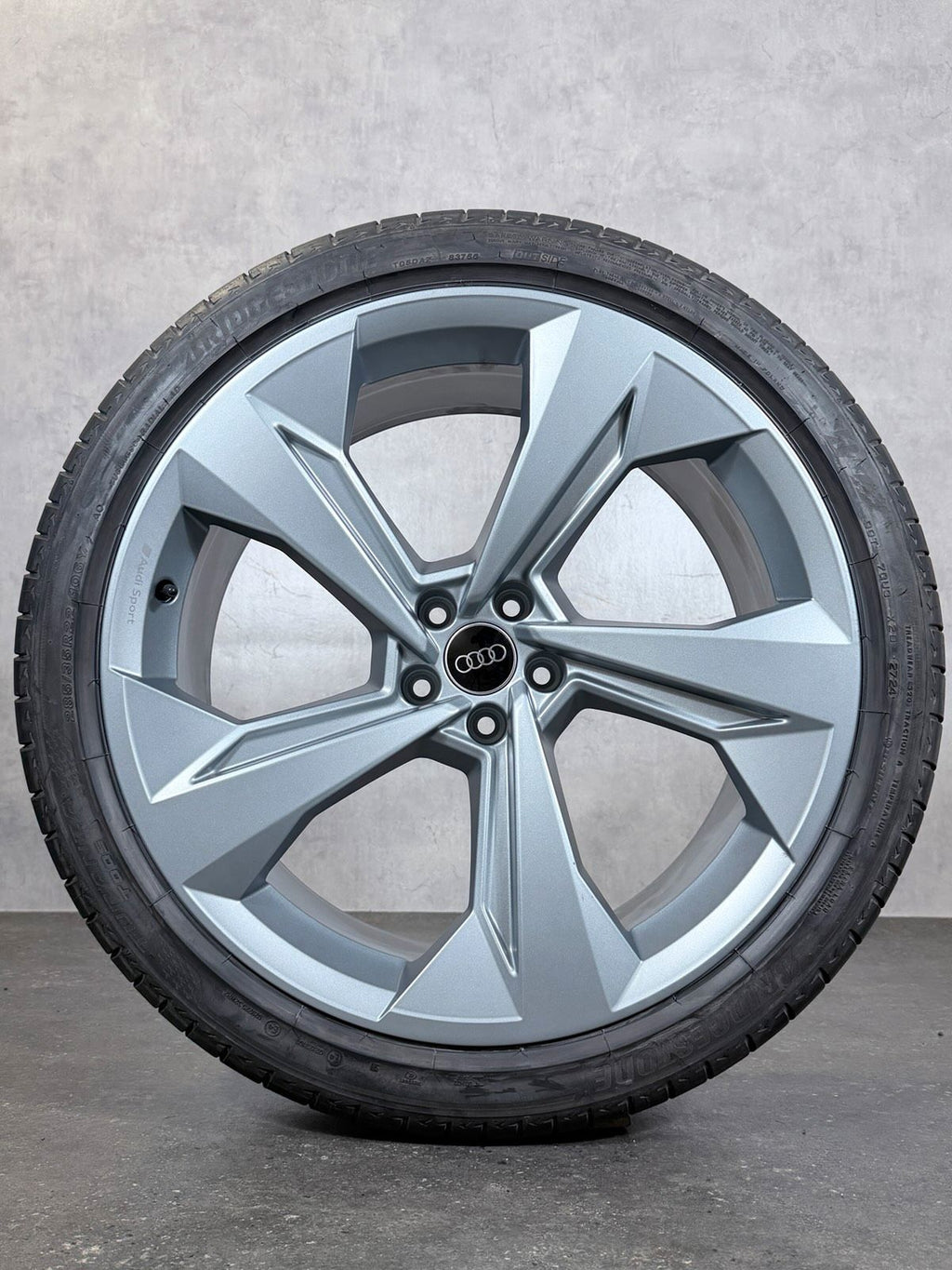 ORIGINAL 22 ZOLL AUDI SPORT Q7 SQ7 4M SOMMERREIFEN 4M0601025CD