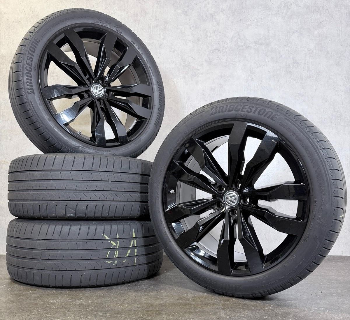 ORIGINAL 21 ZOLL VW TOUAREG III CR SUZUKA SOMMERREIFEN SCHWARZ