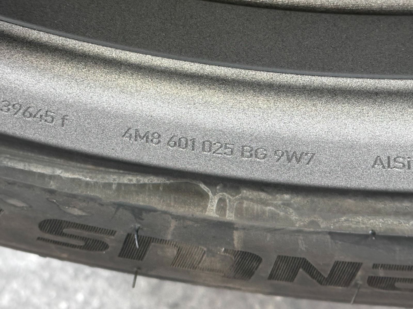 ORIGINAL 23 ZOLL AUDI RSQ8 RS Q8 PERFORMANCE SOMMERREIFEN 4M86010