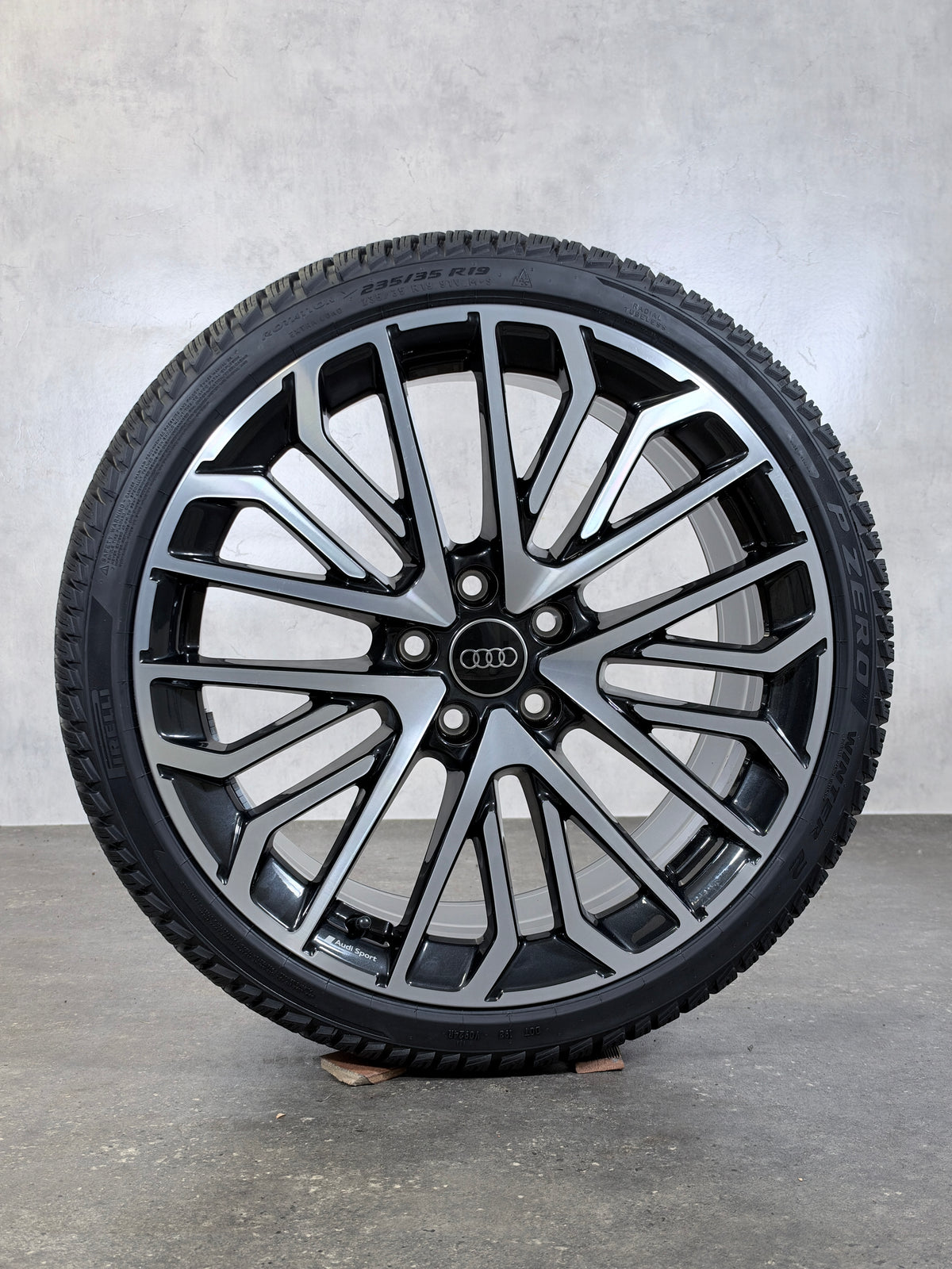 Original 19 Zoll Audi Sport A3 S3 8Y Winterreifen 8Y0601025CN