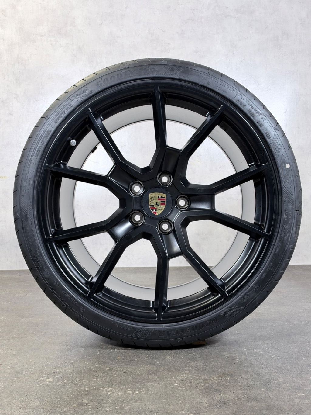 Porsche Taycan 9J1 21" GTS RS Spyder Design Felgen & Goodyear NF1 Reifen