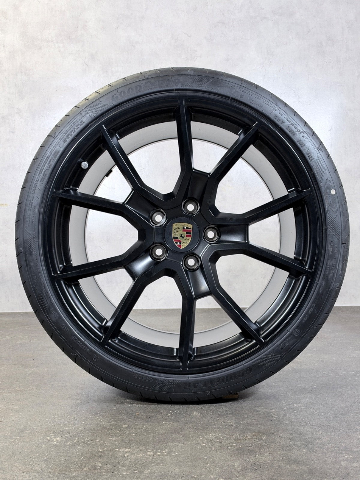 Porsche Taycan 9J1 21" GTS RS Spyder Design Felgen & Goodyear NF1 Reifen