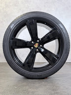 Porsche Macan III 95B 21 Zoll Felgen Sommerreifen Sommerräder original