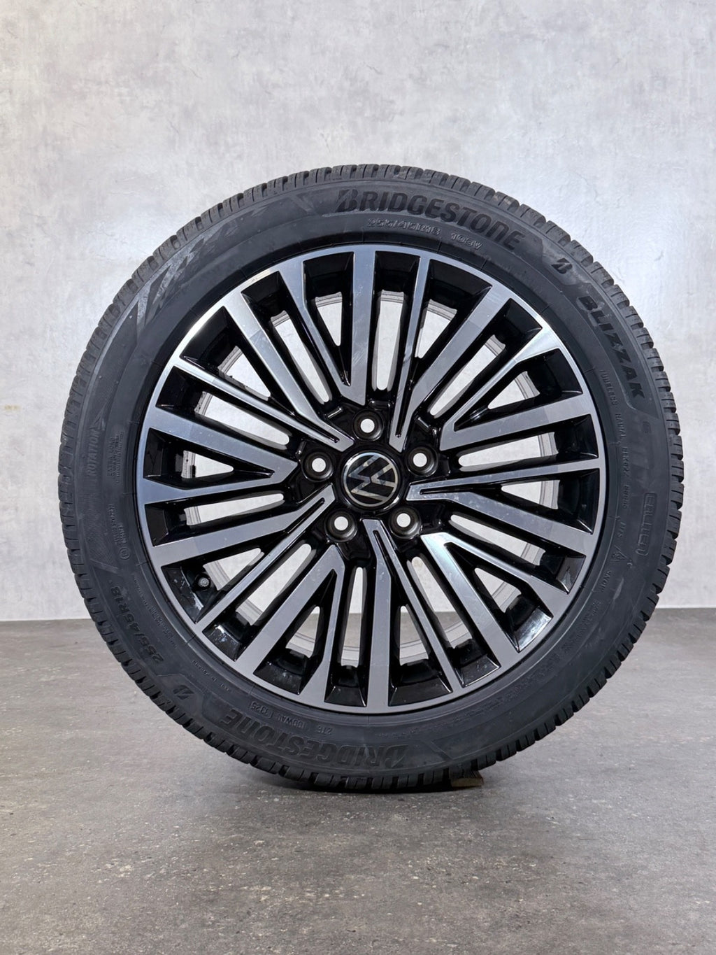 VW T5 T6 T6.1 Palmerston 18 Zoll Felgen Winterreifen Winterräder 7E0601025S
