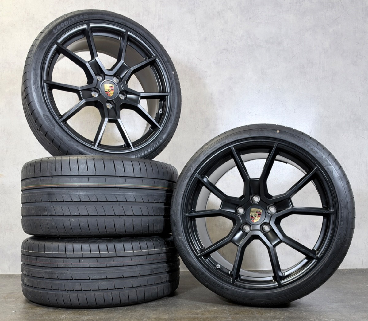 Porsche Taycan 9J1 21" GTS RS Spyder Design Felgen & Goodyear NF1 Reifen