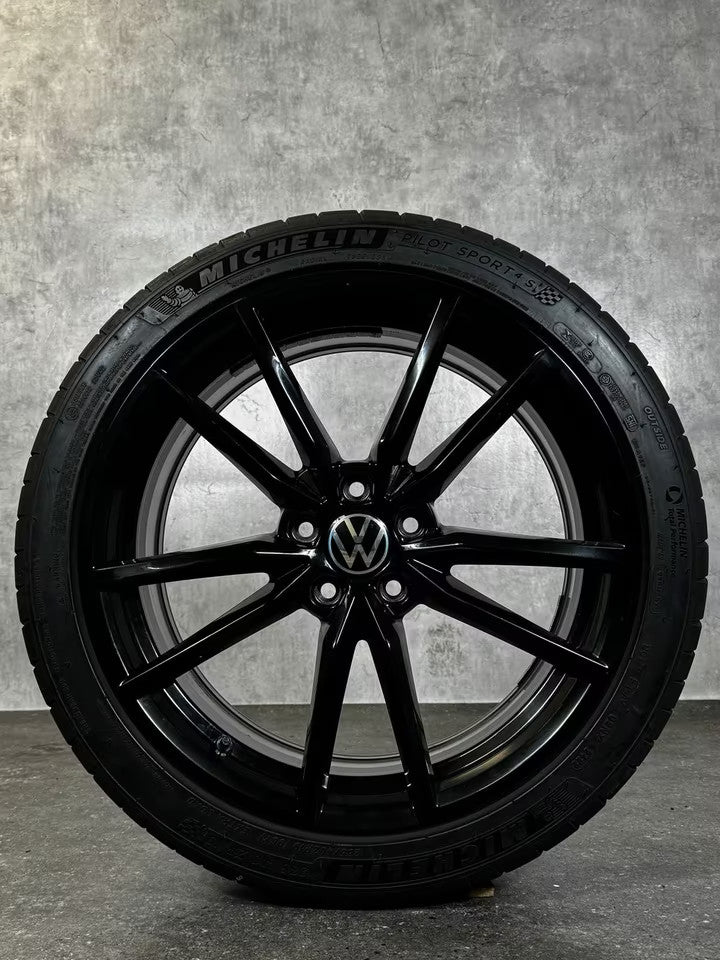 VW Passat B8 3G Pretoria Alufelgen Sommerreifen 235/40 R 19 Seal 3G0601025BH
