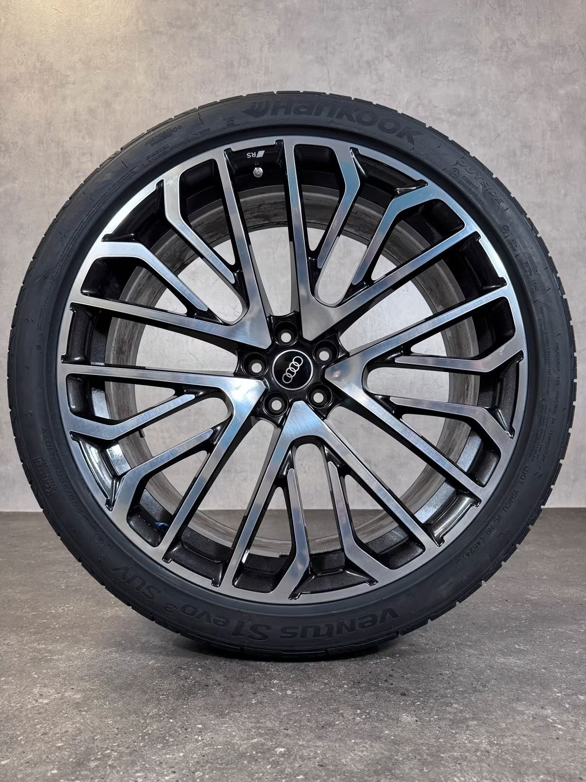 NEU Audi Q8 SQ8 Felgen 23 Zoll 4M8 Sommerräder 4M8601025BN schwarz glanzgedreht