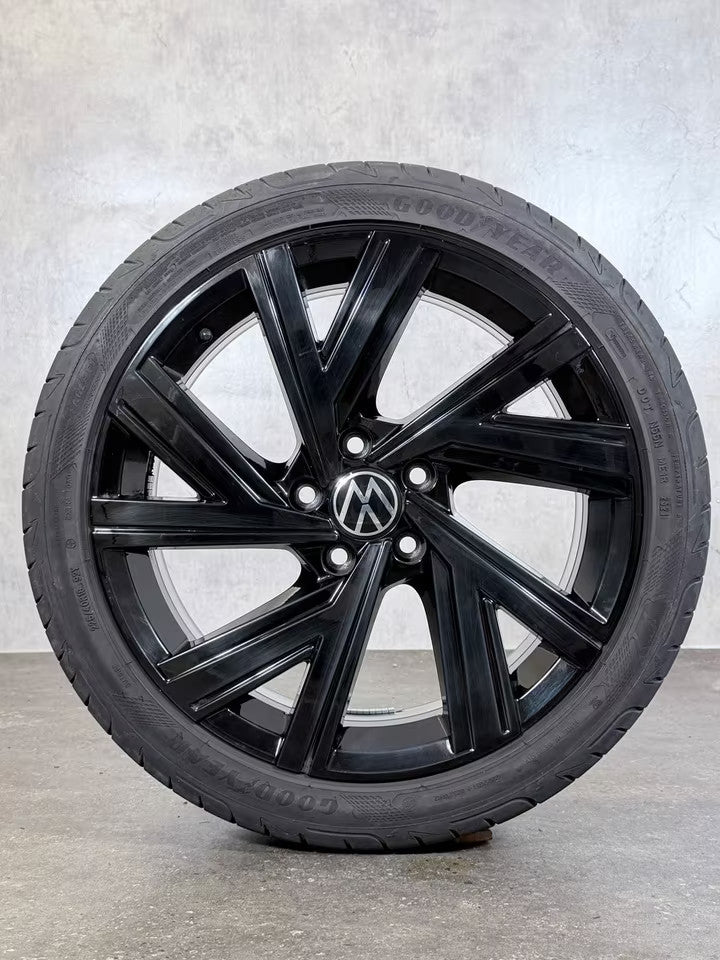 VW Golf 8 Sommerreifen Sommerräder 225 40 18 Zoll original Felgen Kompletträder