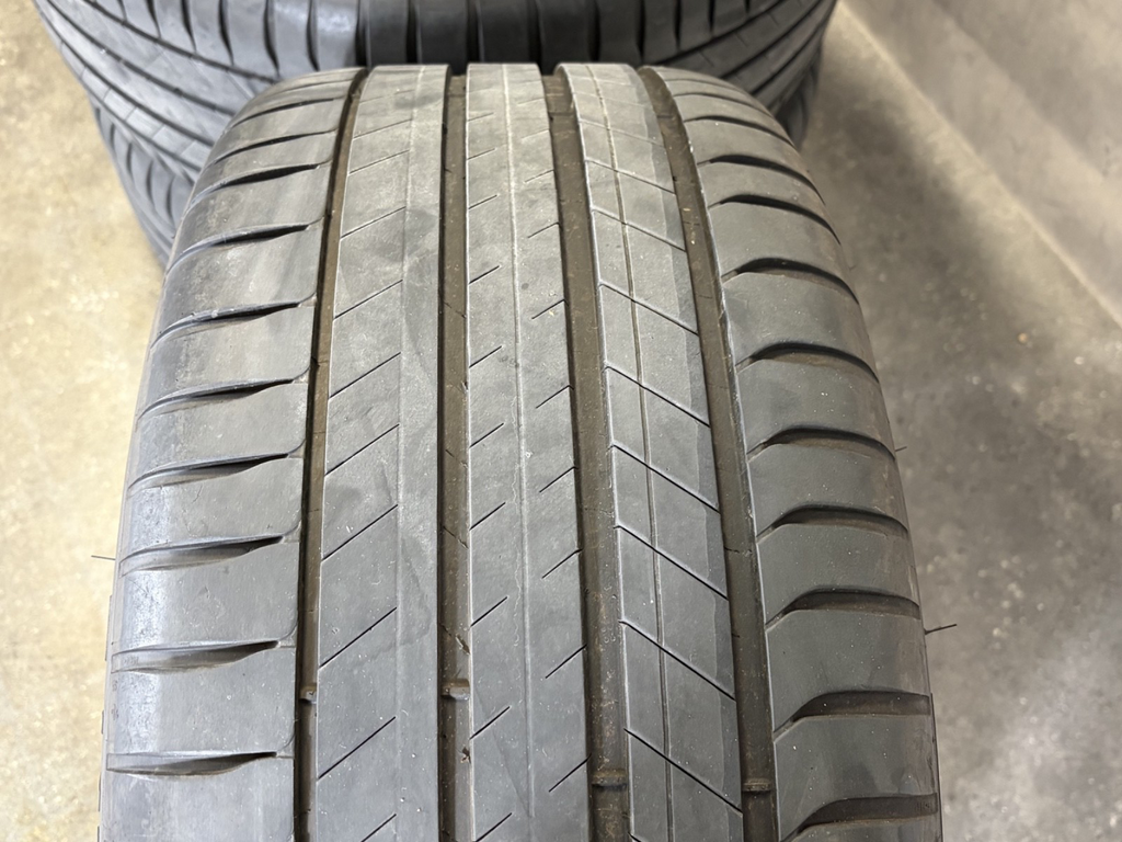Porsche Macan III 95B 20 Zoll Felgen Sommerreifen Sommerräder original