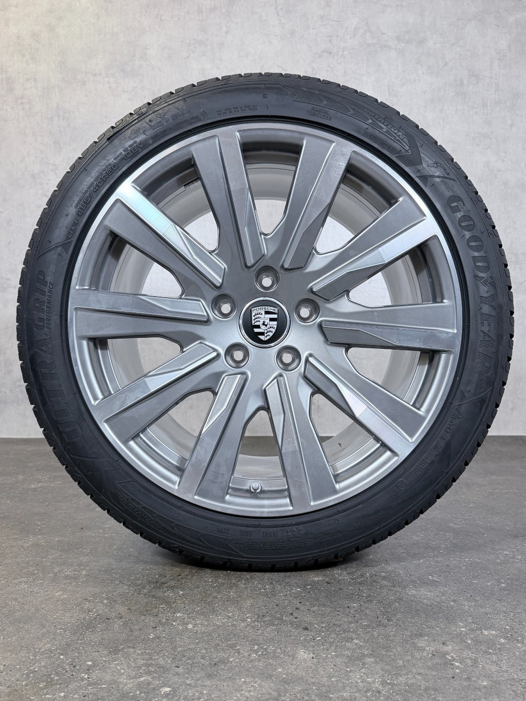 Original Porsche Taycan Turbo Tequipment 20 Zoll Alufelgen Winterreifen