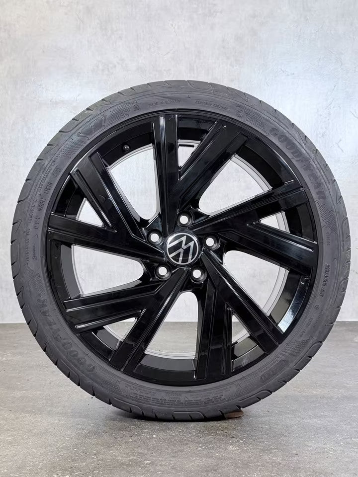VW Golf 8 Sommerreifen Sommerräder 225 40 18 Zoll original Felgen Kompletträder
