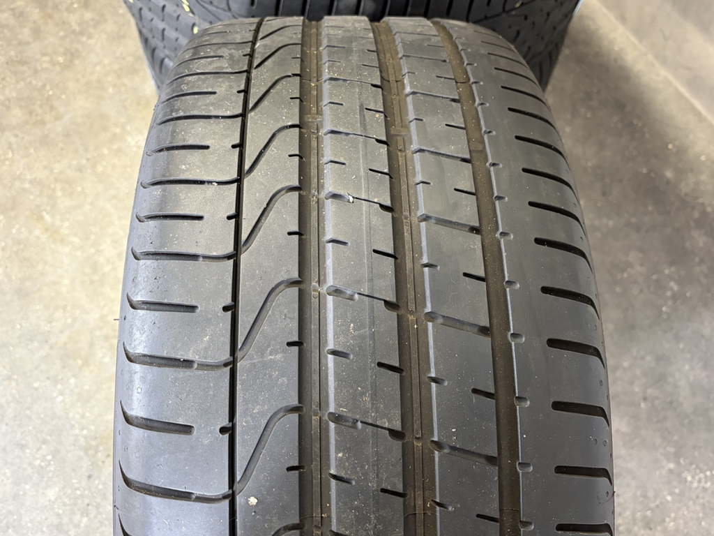 Porsche Macan III 95B 21 Zoll Felgen Sommerreifen Sommerräder original