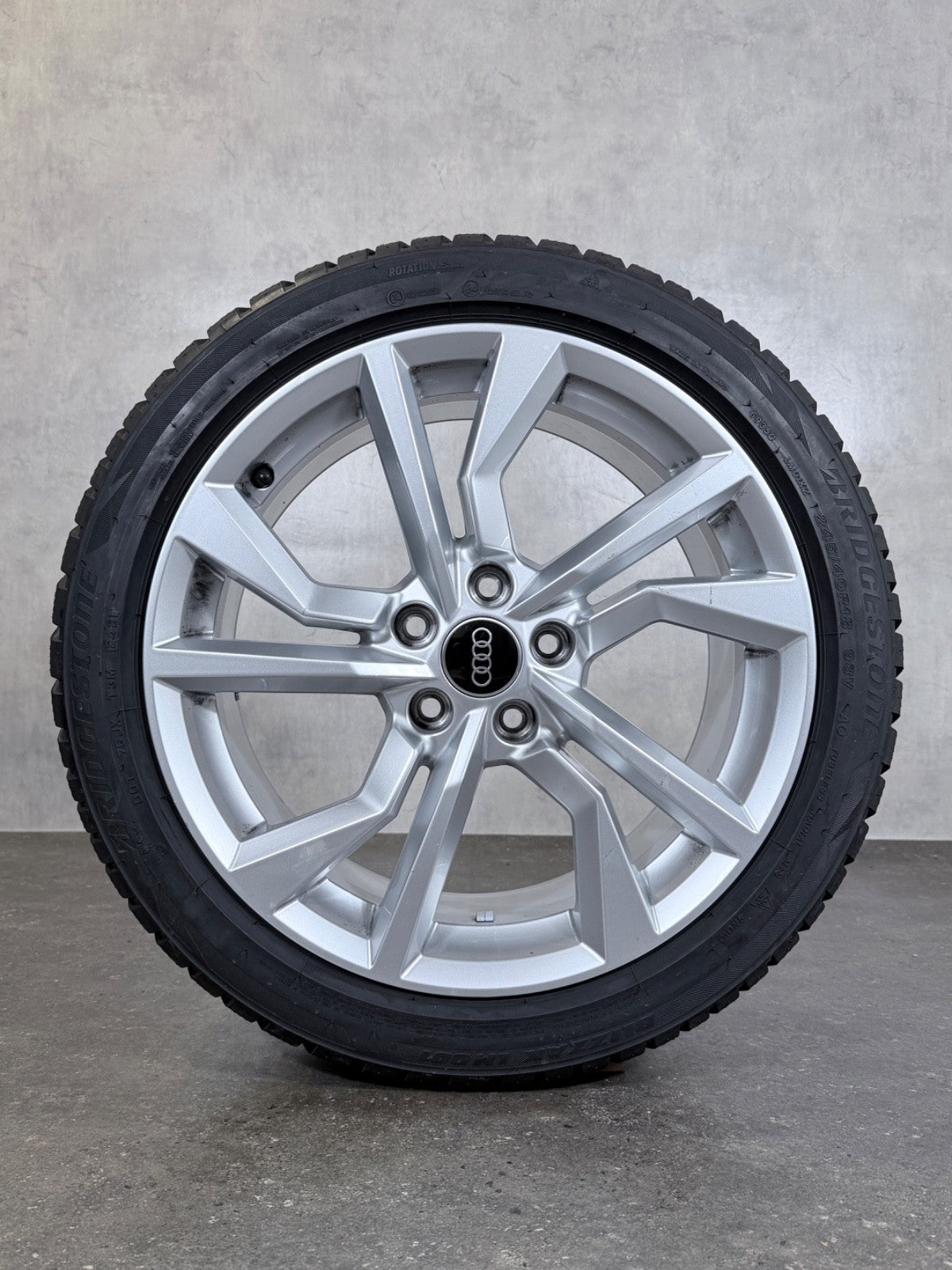 Audi TT TTS Winterräder 18 Zoll 8S FV Felgen 8S0601025AN silber