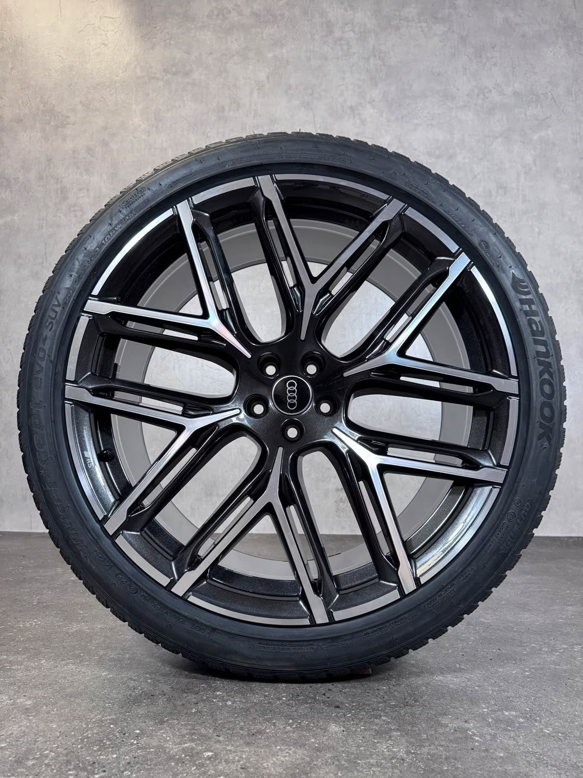 Audi RSQ8 RS Q8 23 Zoll Felgen Winterreifen Winterräder 4M8601025BJ neu