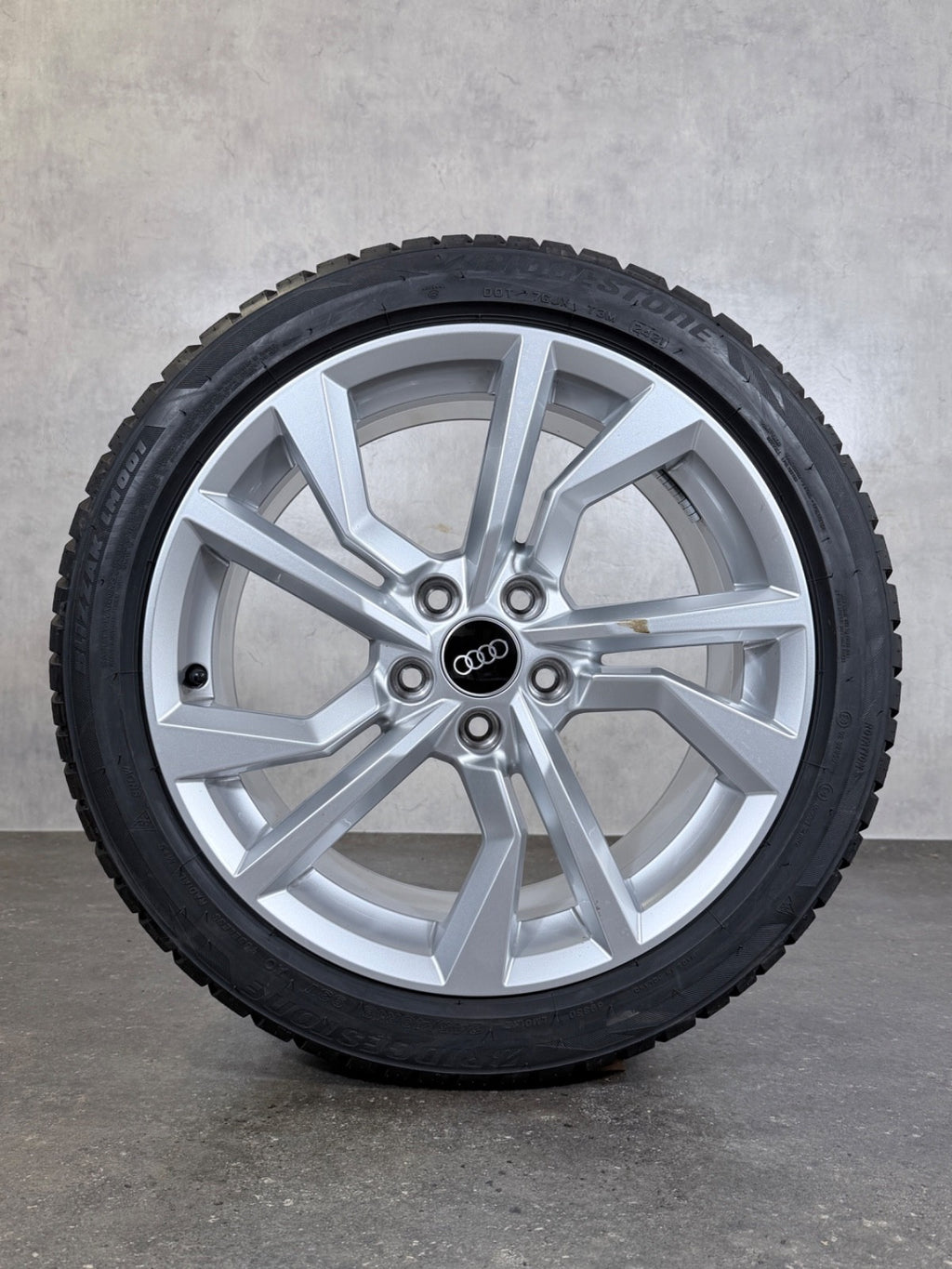 Audi TT TTS Winterräder 18 Zoll 8S FV Felgen 8S0601025AN silber
