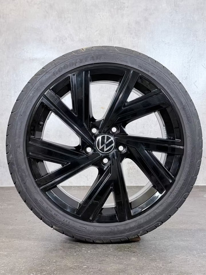VW Golf 8 Sommerreifen Sommerräder 225 40 18 Zoll original Felgen Kompletträder