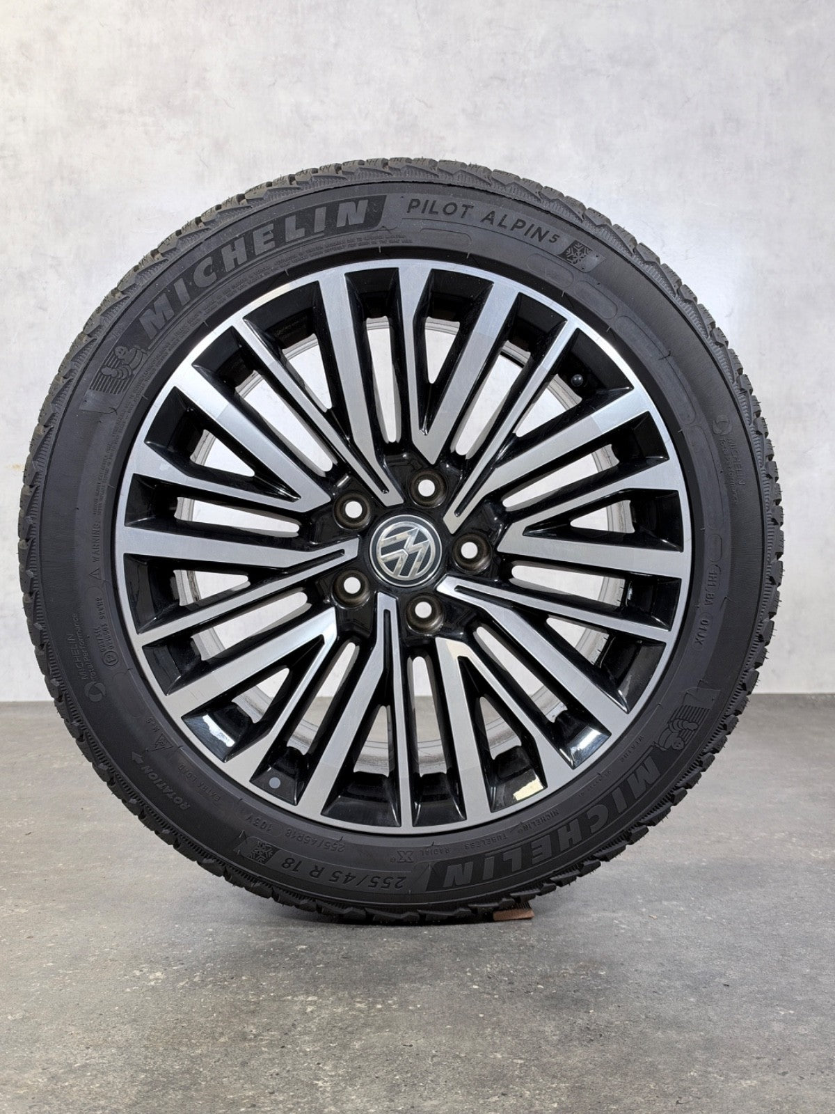 VW T5 T6 T6.1 Palmerston 18 Zoll Felgen Winterreifen Winterräder 7E0601025S