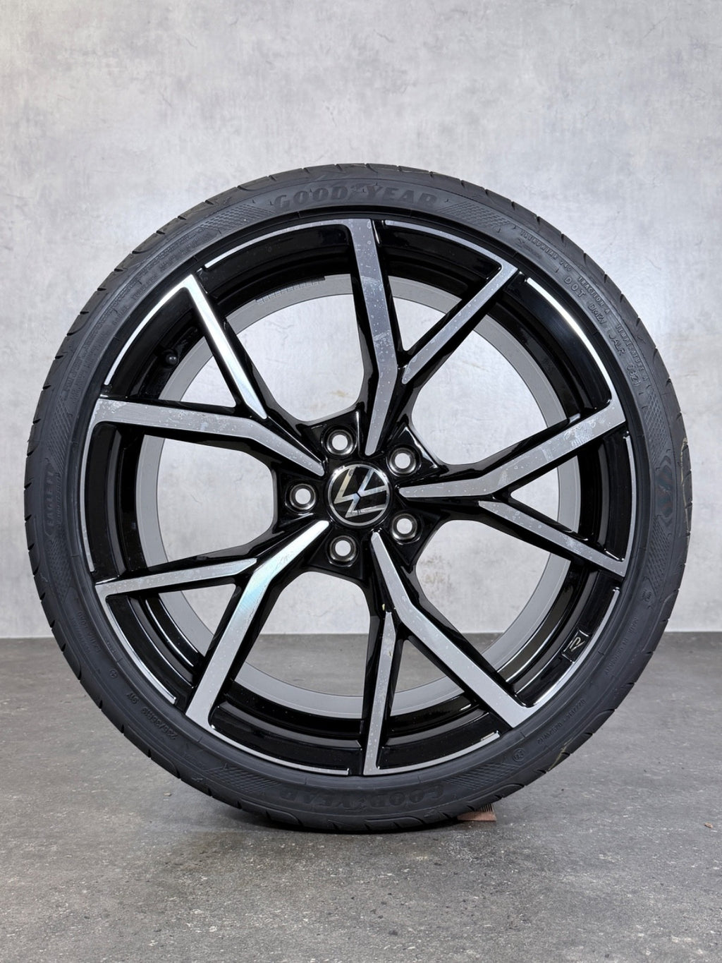 19 Zoll ORIGINAL VW Golf 8 VIII GTI GTD SOMMERRÄDER 5H0601025S