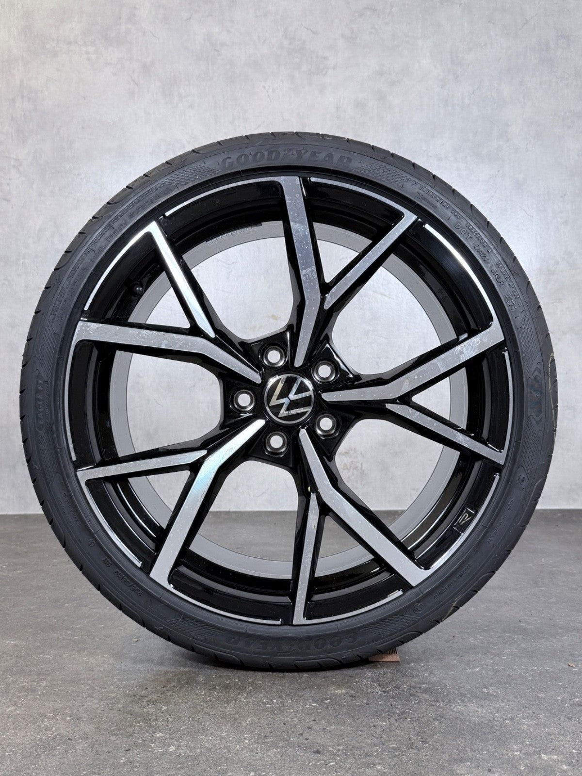19 Zoll ORIGINAL VW Golf 8 VIII GTI GTD SOMMERRÄDER 5H0601025S