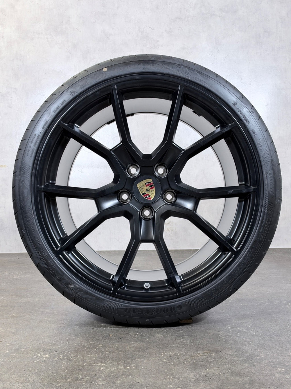 Porsche Taycan 9J1 21" GTS RS Spyder Design Felgen & Goodyear NF1 Reifen
