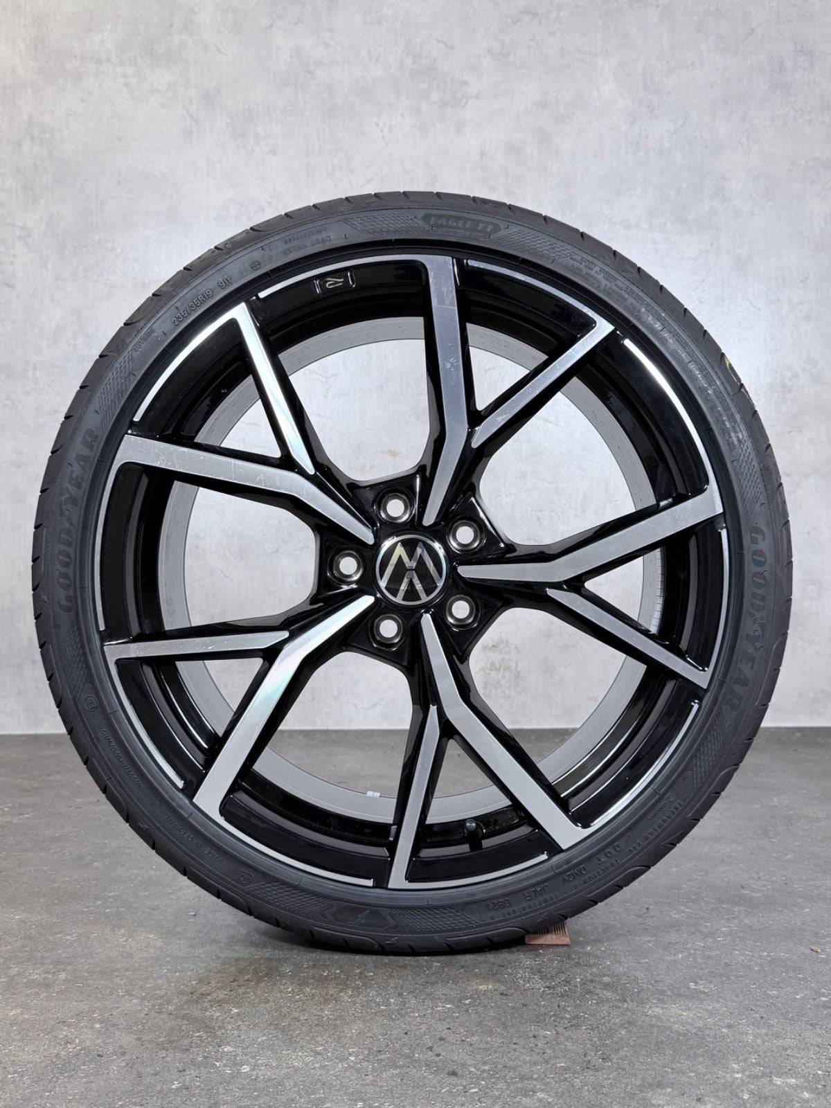 19 Zoll ORIGINAL VW Golf 8 VIII GTI GTD SOMMERRÄDER 5H0601025S