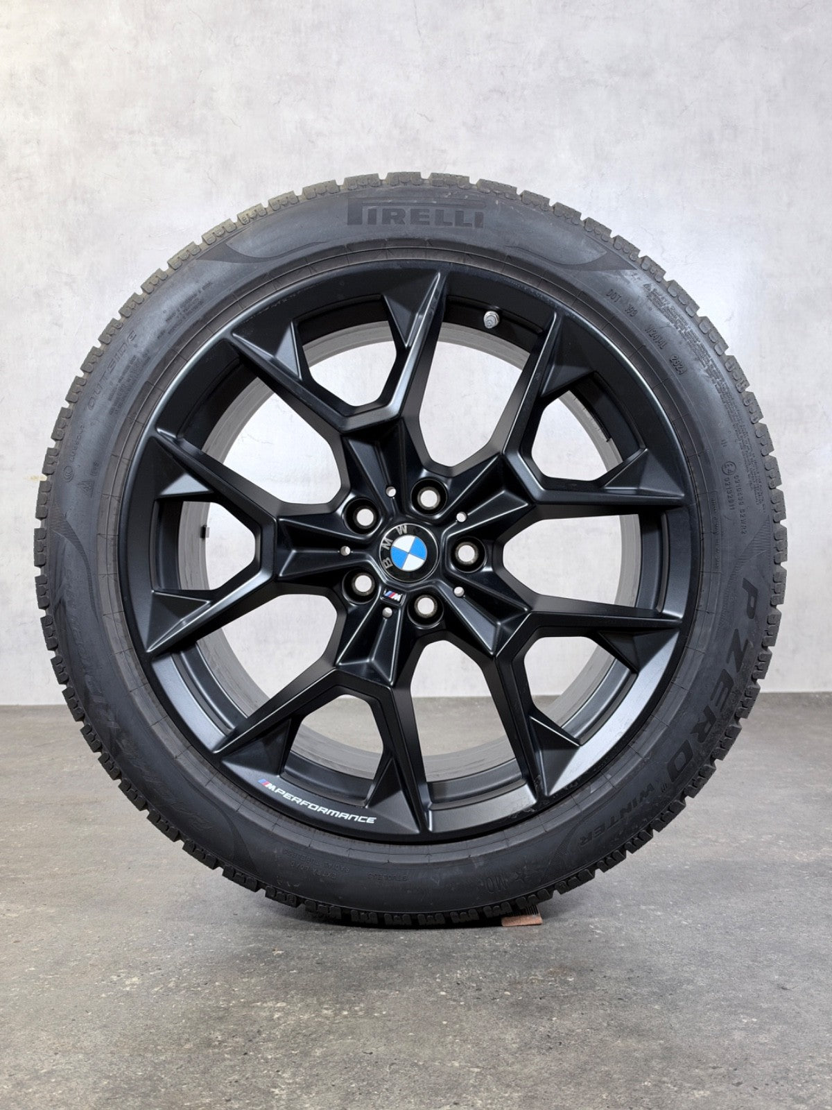 BMW 5er i5 Winterräder 19 Zoll G60 G61 Felgen Styling 942 M 5A324F4 schwarz