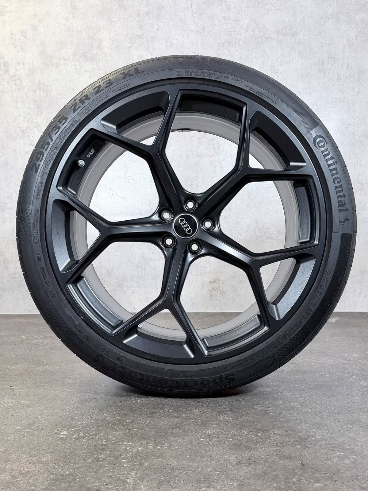 23 Zoll Sommerreifen original Audi RS Q8 RSQ8 4M8601025BH Performance