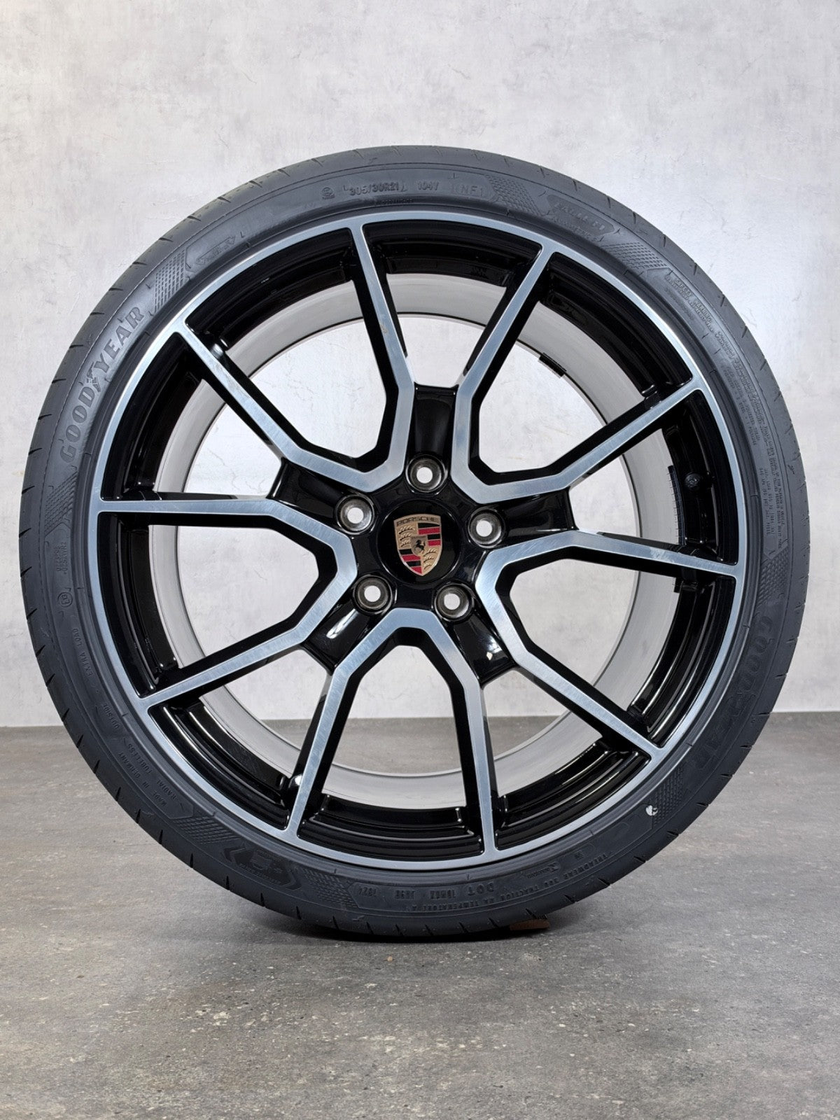 Porsche Taycan 9J1 21" GTS RS Spyder Design Felgen & Goodyear NF1 Reifen