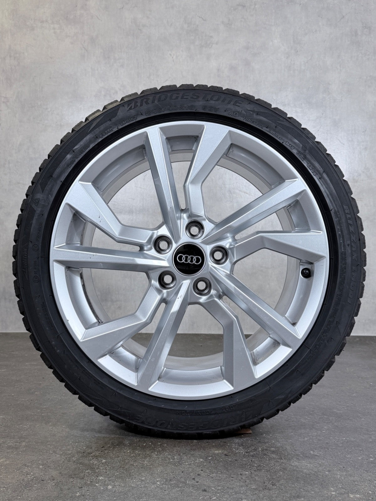 Audi TT TTS Winterräder 18 Zoll 8S FV Felgen 8S0601025AN silber