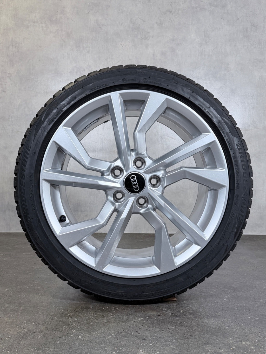 Audi TT TTS Winterräder 18 Zoll 8S FV Felgen 8S0601025AN silber
