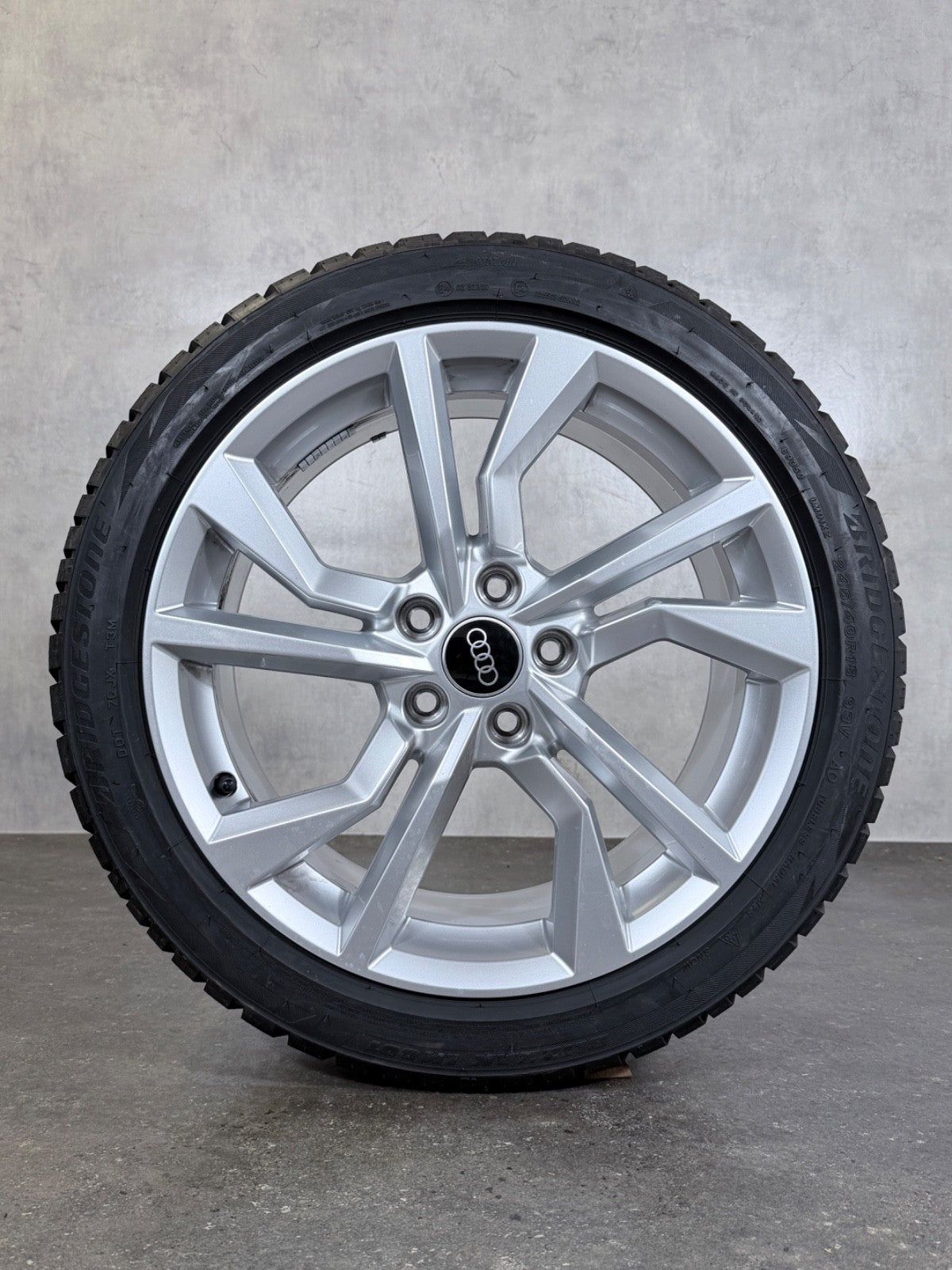 Audi TT TTS Winterräder 18 Zoll 8S FV Felgen 8S0601025AN silber