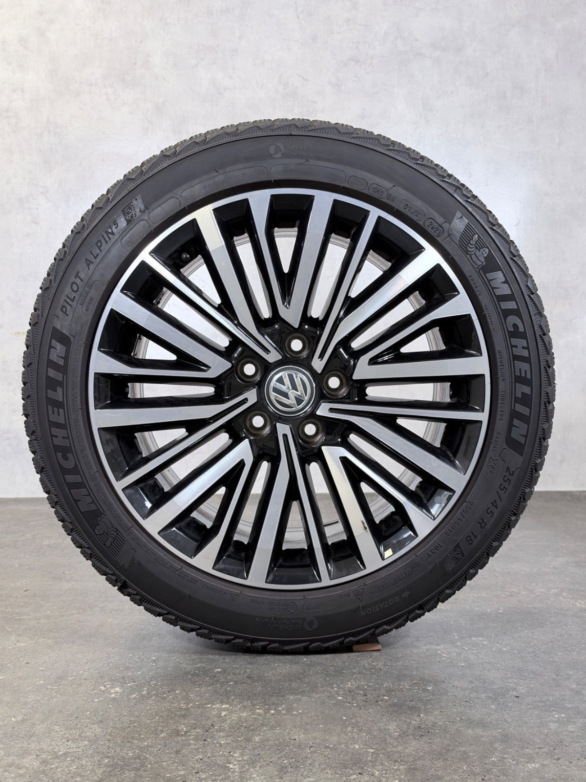 VW T5 T6 T6.1 Palmerston 18 Zoll Felgen Winterreifen Winterräder 7E0601025S