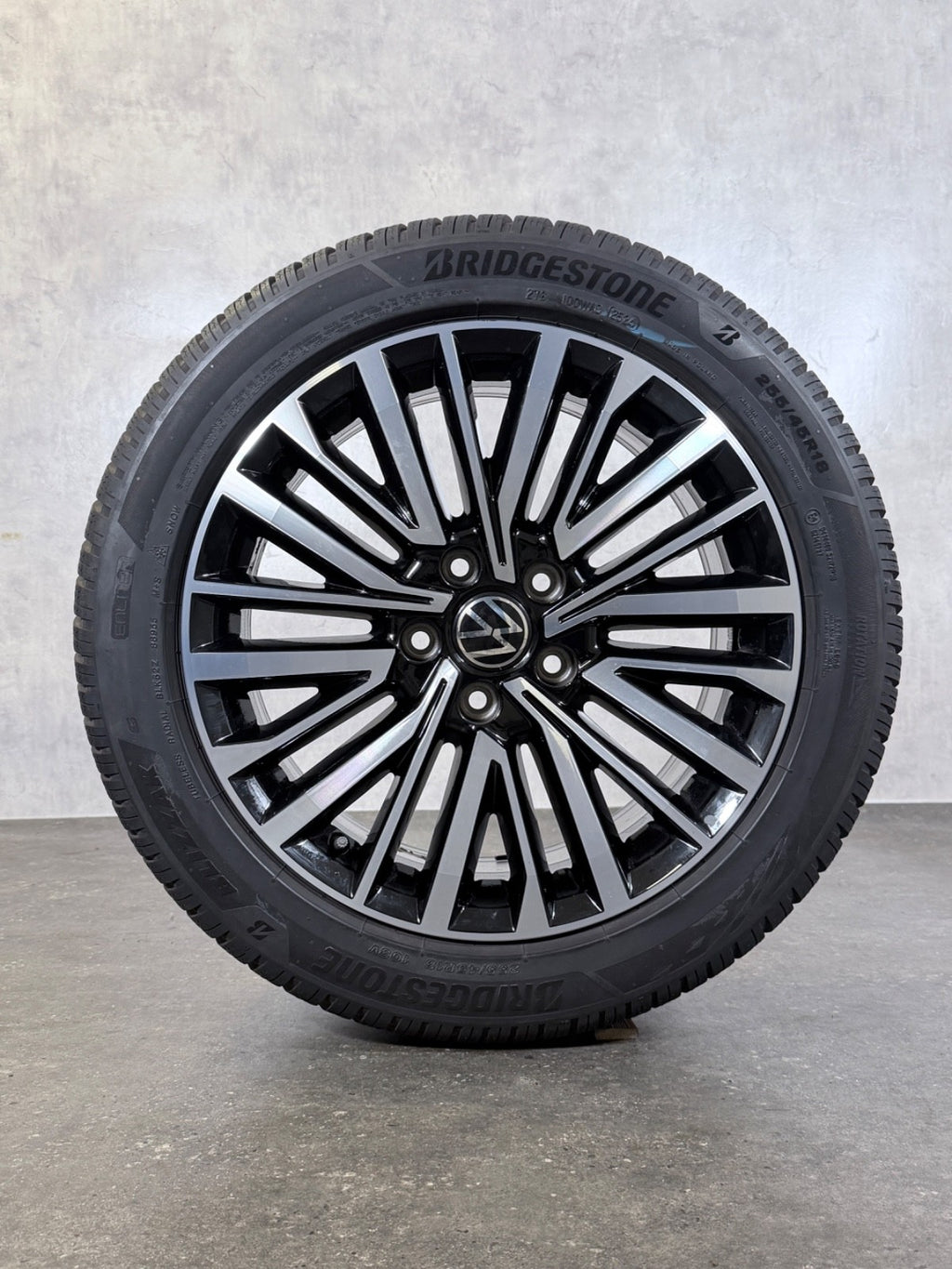 VW T5 T6 T6.1 Palmerston 18 Zoll Felgen Winterreifen Winterräder 7E0601025S