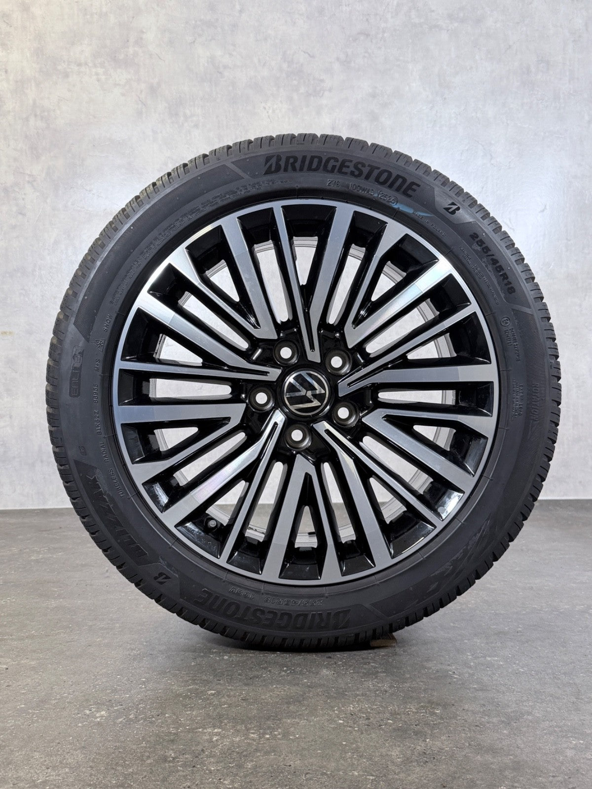 VW T5 T6 T6.1 Palmerston 18 Zoll Felgen Winterreifen Winterräder 7E0601025S
