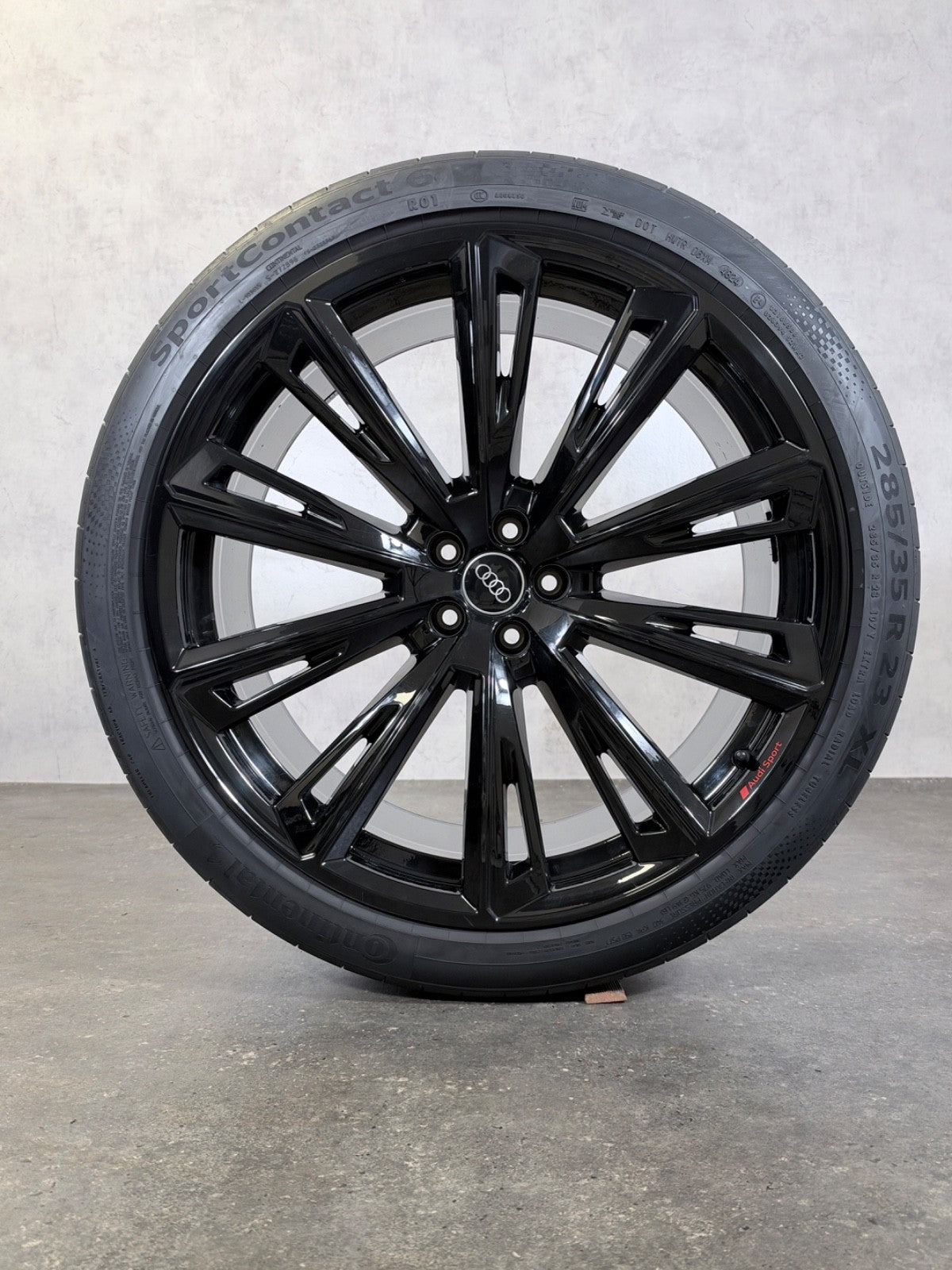 Audi Q8 SQ8 Felgen 23 Zoll 4M8 Sommerräder Trapezoid 4M8601025R schwarz glanz