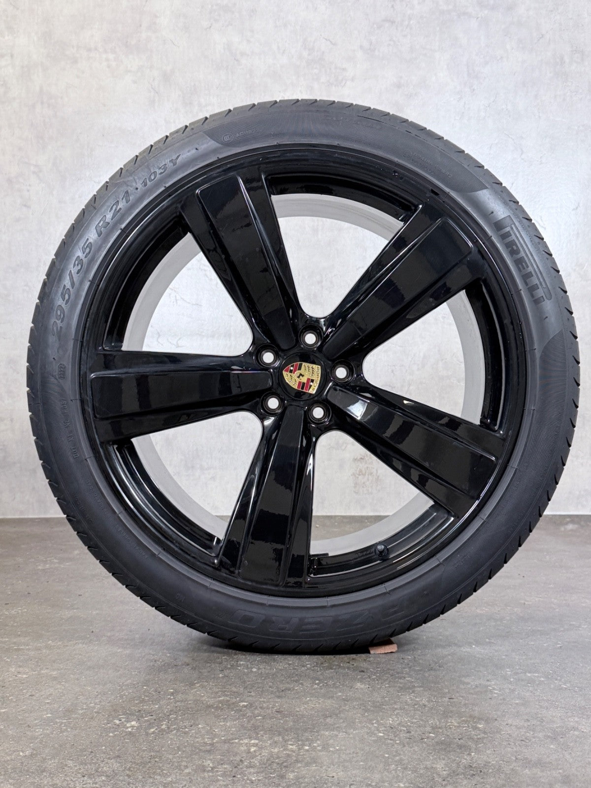 Porsche Macan III 95B 21 Zoll Felgen Sommerreifen Sommerräder original