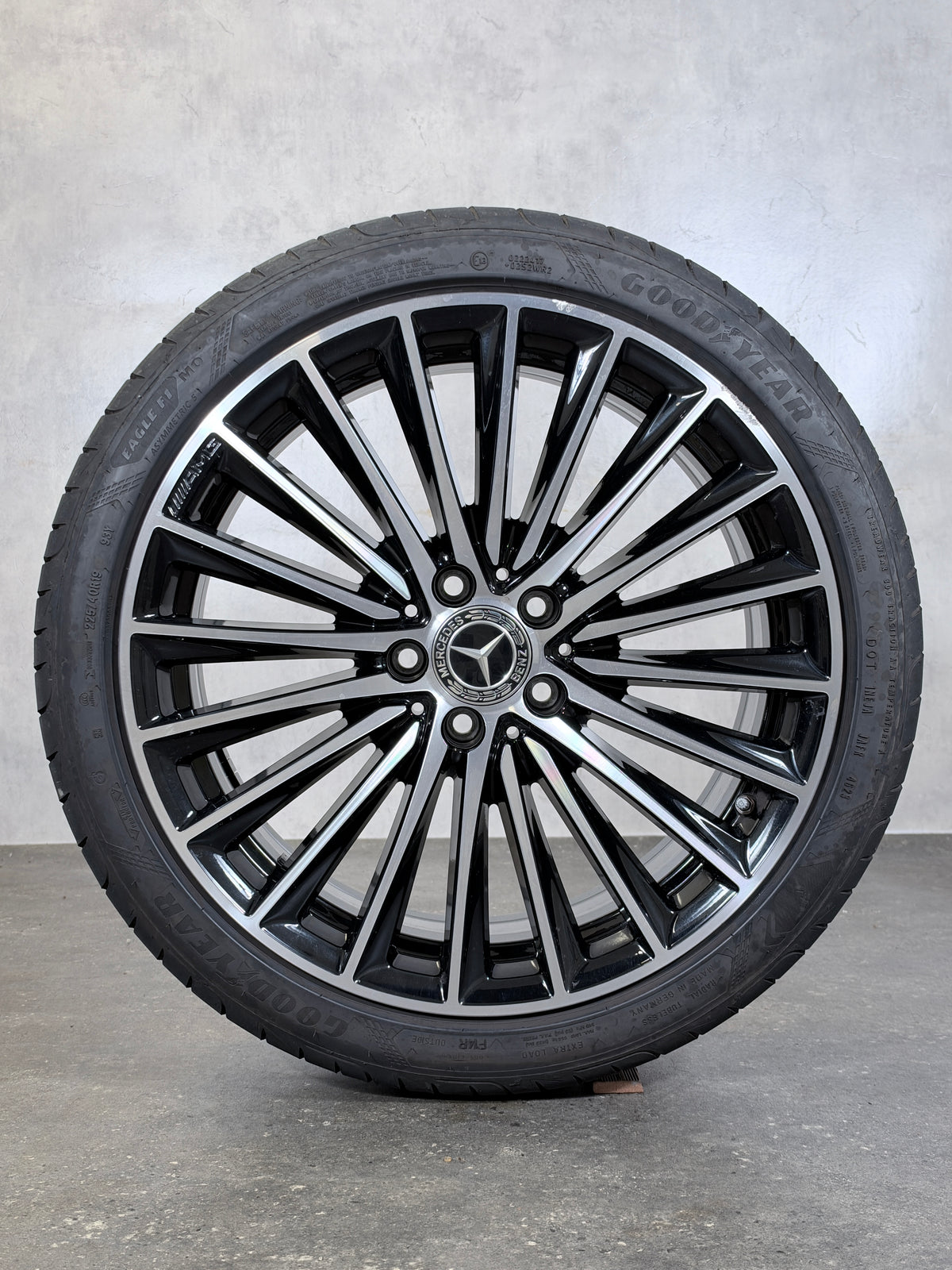 ORIGINAL 19 ZOLL MERCEDES C-KLASSE W206 S206 AMG SOMMERREIFEN