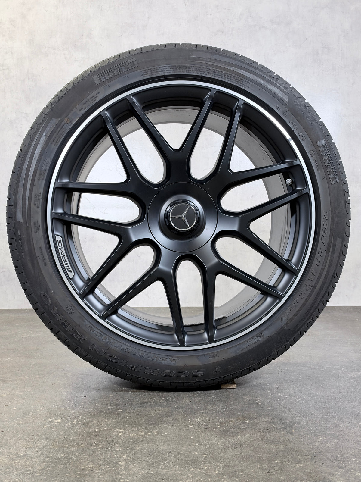 Original 22 ZOLL MERCEDES G63 W465 W463 KREUZ SOMMERREIFEN