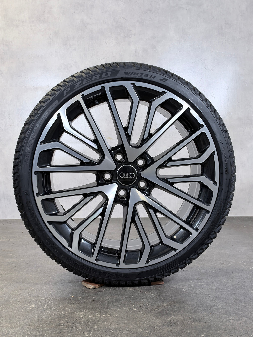 Original 19 Zoll Audi Sport A3 S3 8Y Winterreifen 8Y0601025CN