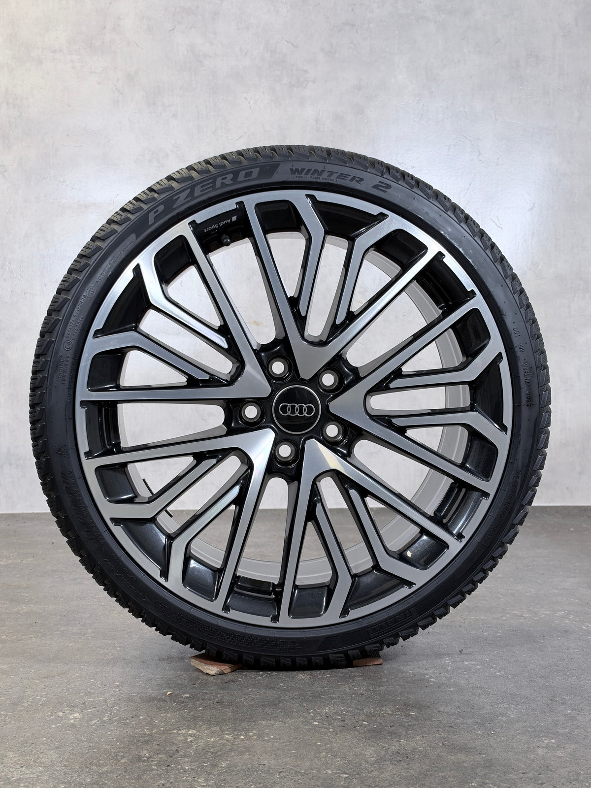 Original 19 Zoll Audi Sport A3 S3 8Y Winterreifen 8Y0601025CN
