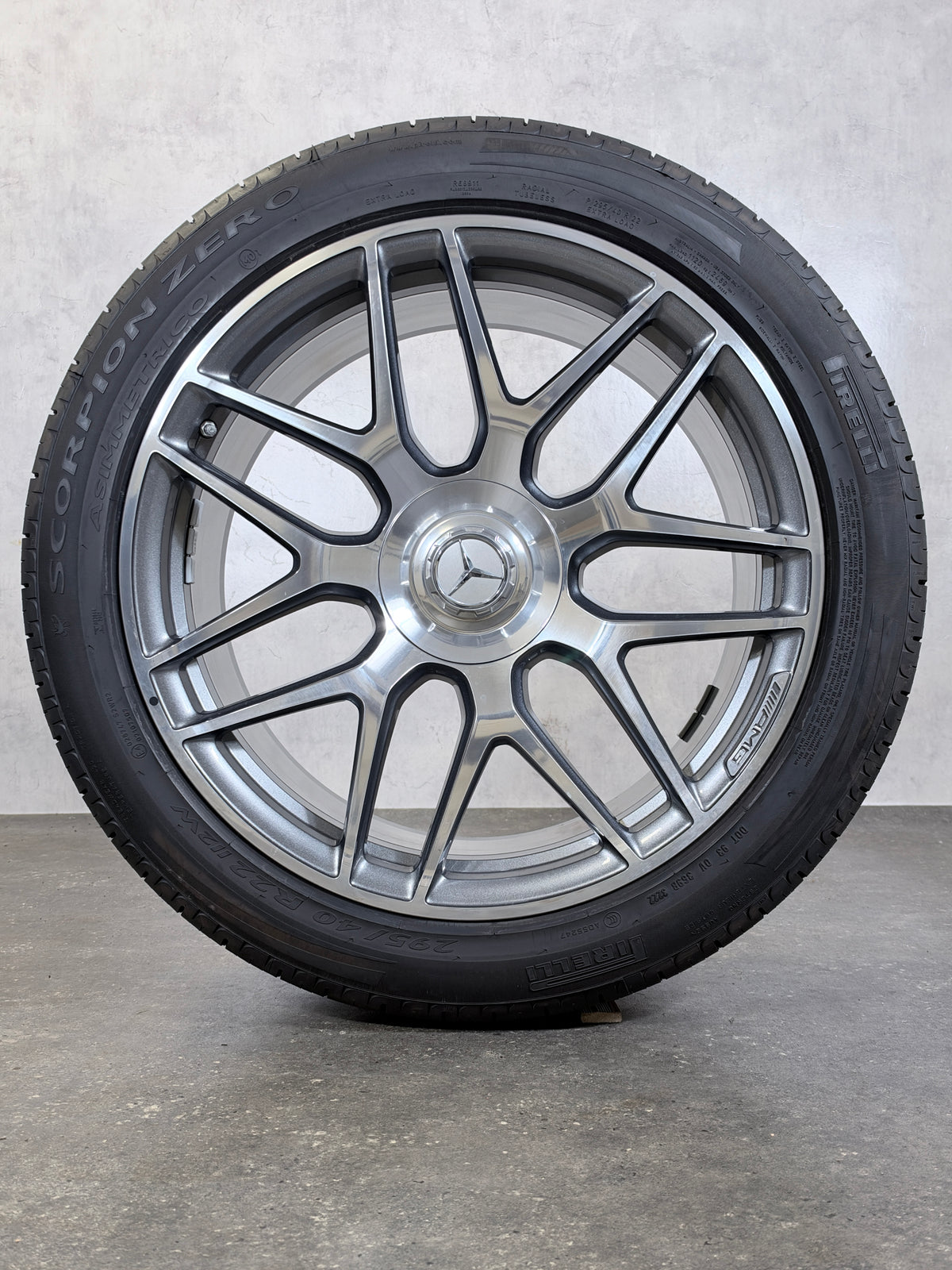 ORIGINAL 22 ZOLL MERCEDES G63 W465 W463 SOMMERREIFEN AMG